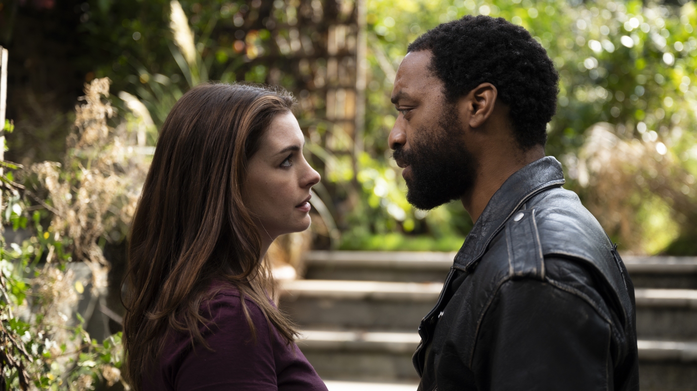 Anne Hathaway & Chiwetel Ejiofor in Locked Down